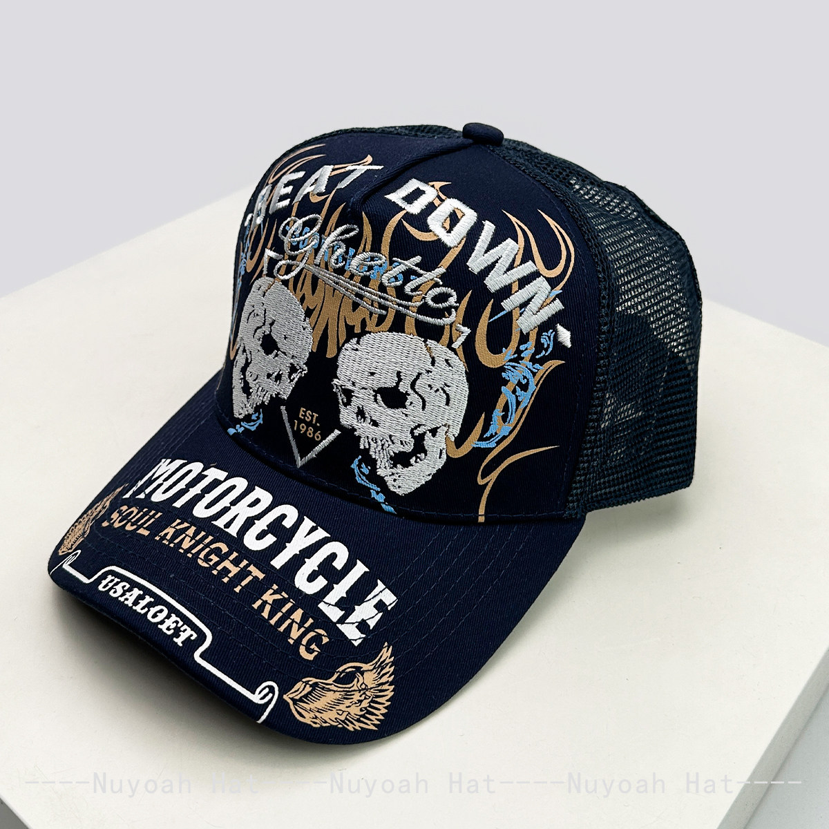 Boné Trucker com Bordado de Ch - Embroidery Letter avaliação e preço